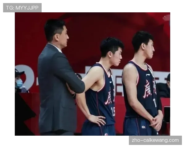 广东锋线护框能力不足成隐患 杜润旺张皓嘉移动慢无法有效保护禁区 广东锋线护框能力不足成隐患 杜润旺张皓嘉移动慢无法有效保护禁区